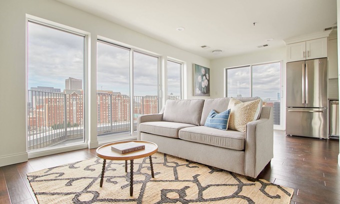 SoNo Apartamento | Sonder Baltimore Place | One-Bedroom Apartment w/ Balcony