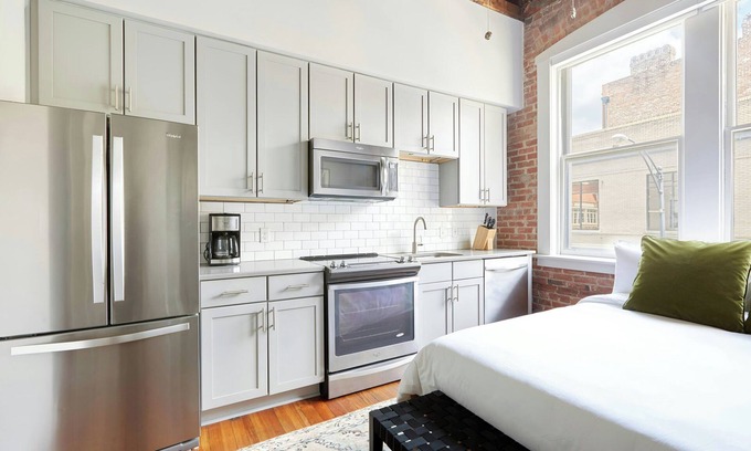 Historic District - North Apartamento | Sonder by Marriott Bonvoy The Drayton Apartments Historic District