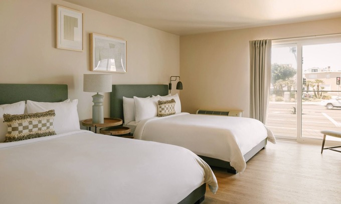 Newport Shores Apartamento | Sonder Solarena | Accessible Double Queen Room w/ Balcony