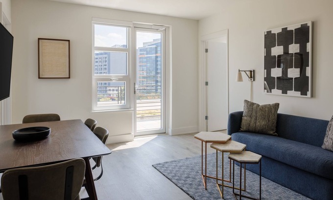 Truxton Circle Apartamento | Sonder Vicino | Two-Bedroom Apartment w/ Balcony