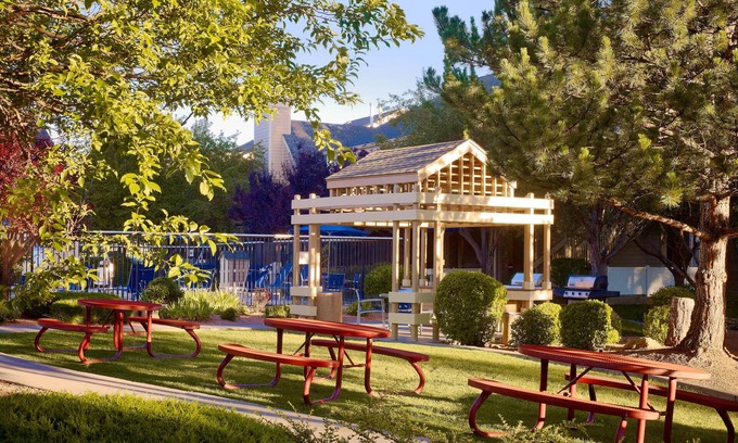 East Colorado Springs Hotel | Sonesta ES Suites Colorado Springs