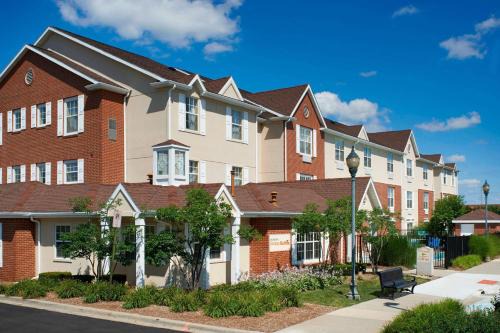 Novi Hotel | Sonesta Simply Suites Detroit Novi