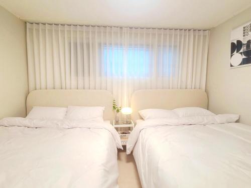 Yeonnam-dong Apartamento | SONG Stay-공항철도, 홍대입구역 7분, 연트럴파크 5분, 6명, 2룸, 3퀸베드, 각방 에어컨, 세탁건조기, WiFi, 연남동, 외국인 전용
