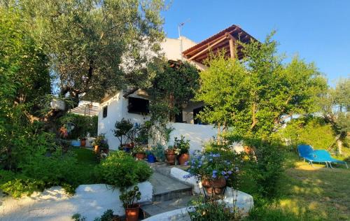 Gerakini Casa | Sonia's House with Garden