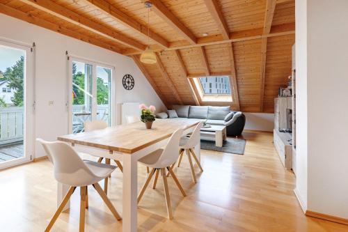 Kadelburg Apartamento | Sonnige Ferienwohnung mit Balkon
