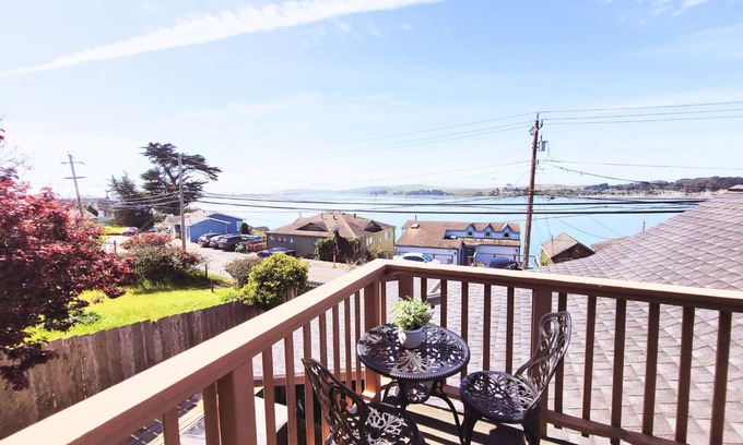 Old Town Casa | Sonoma Coast Retreat - Charming 2-bedroom house in tranquil Bodega Bay with WiFi