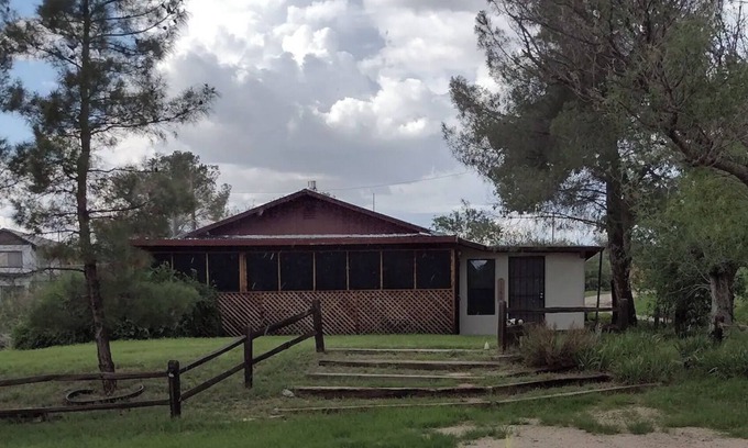 Oracle Casa | Sonoran desert get away charming adobe house, screened porch, lounge in Oracle