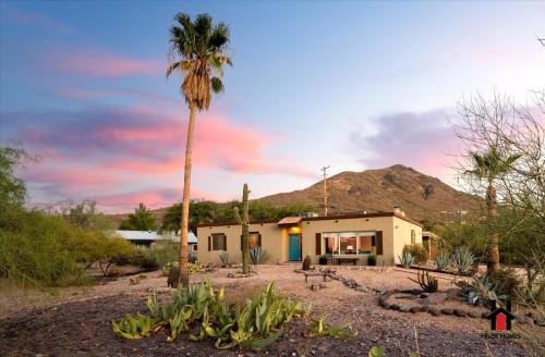 Cave Creek Casa | Sonoran Desert Getaway with Cowboy Tub