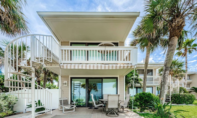 Belleair Beach Condominio | Sonrisa 1 - | Beachfront Condo in Belleair Beach
