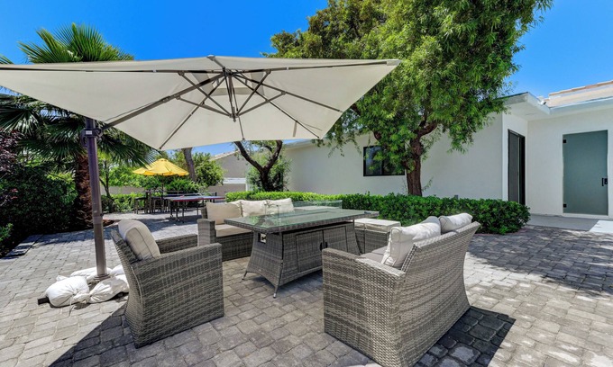 Las Vegas Casa | Soothing 6-bedroom house with Pool in vibrant Las Vegas