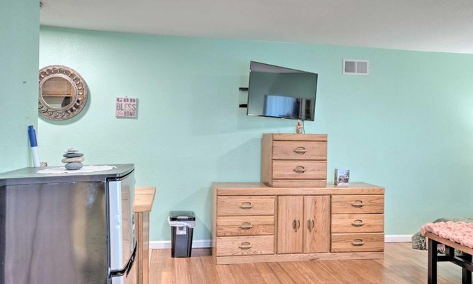 Smith River Apartamento | Soothing Studio with Lush Views 2 Mi to Beach!