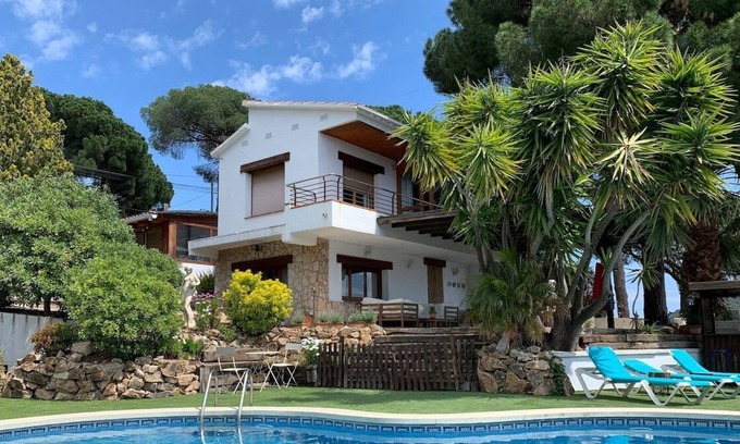 Sant Cebria de Vallalta Villa | ¡Sofisticada elegancia y vistas cerca de BCN!