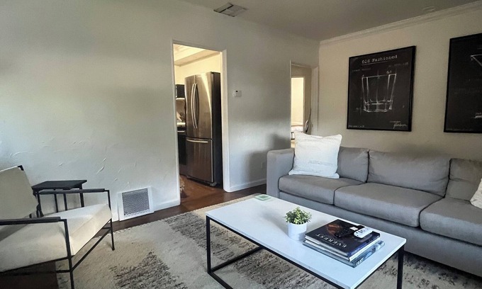 Old Southwest Casa | Sophisticated 2 Bedroom in the heart of Midtown