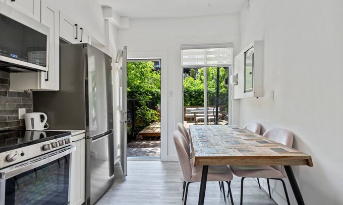 Sainte-Marie Apartamento | Sophisticated 3BR with Outdoor Retreat