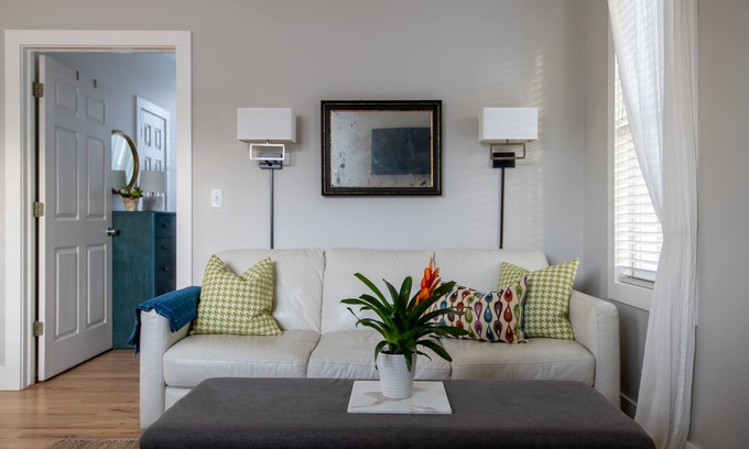Longmont Casa | Sofisticado y acogedor Carriage House en Prospect Newtown