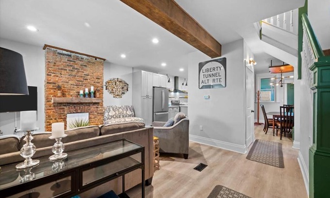 Mount Washington Casa | Sophisticated Elegance in Pghs Most Scenic Locale