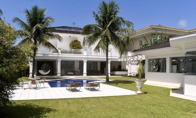 Jardim Acapulco Casa | Sophisticated luxury mansion in Jardim Acapulco