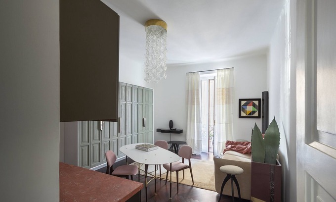 Zona Padova Apartamento | Sophisticated Milan Apartment with Italian Charm