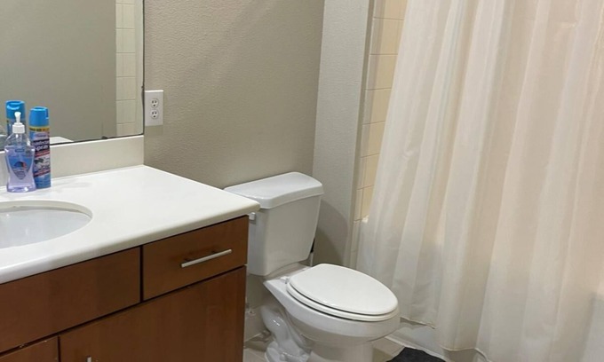 Energy Corridor Apartamento | Sophisticated Stay 2-bedroom apartment with AC, fitness room in awesome Houston