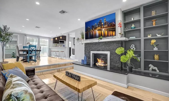 Fullerton Casa | Sophisticated Stylish Near Disneyland!