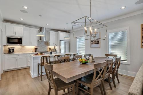 Berry Hill Casa | Soprano - Private Rooftop - 8 mins to Broadway