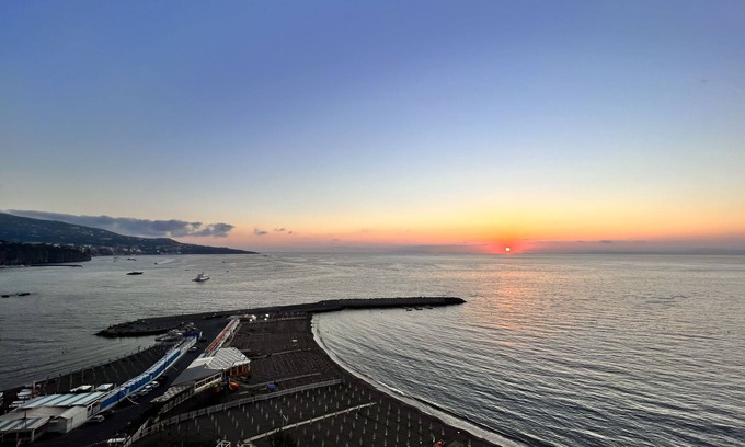 Meta Villa | Sorrento Sunset Home
