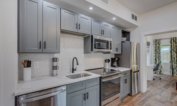 Parker Ridge Casa | SoSo Orchid Cottage - Cozy, Tropical Guest House