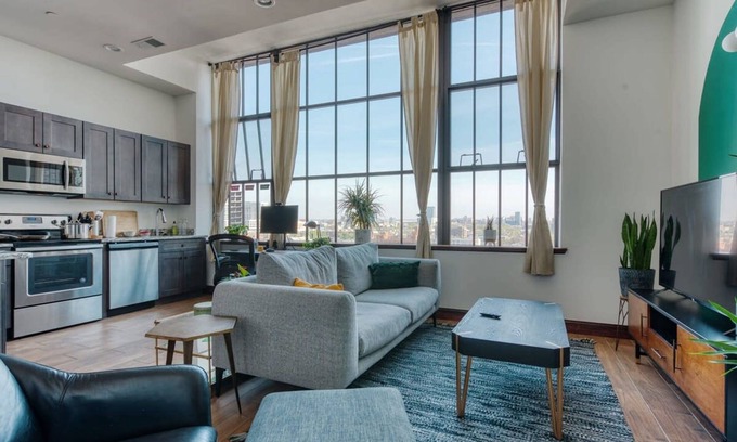 West Poplar Apartamento | Sosuite 1BR Penthouse w W D Gym On-site Bar