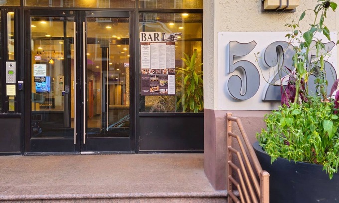 West Poplar Apartamento | Sosuite 2BR Apt w W/d, Gym, On-site Restaurant