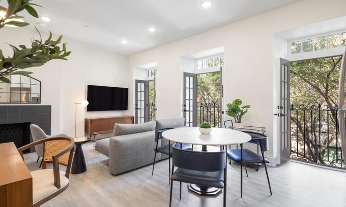 Rittenhouse Row Apartamento | Sosuite at French Quarters - Rittenhouse Square