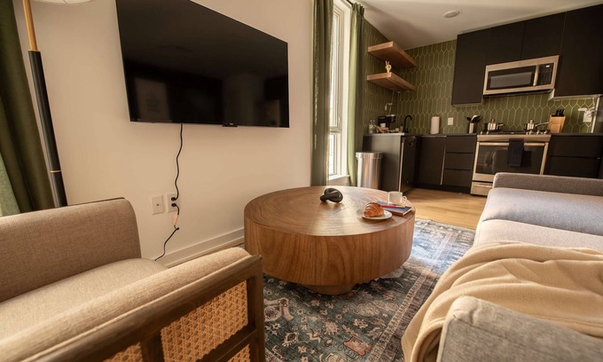 Fishtown Apartamento | Sosuite NEW 2BR Apt w W D Split Level