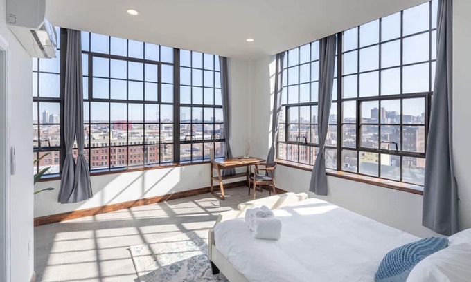 West Poplar Apartamento | Sosuite Studio Penthouse w Gym On-site Bar