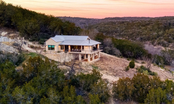 Dripping Springs Casa | Sotol by AvantStay | Direct River Access + Views