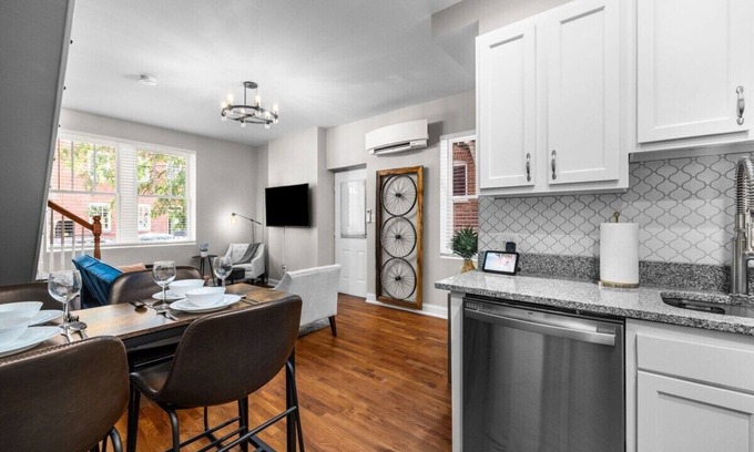 Soulard Apartamento | Soulard Gem Dual Master 2BR w/ own EnSuites & Deck