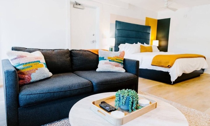 Edgehill Apartamento | Sound Engineer's Suite: Luxe Music Row Stay!