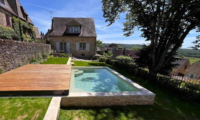 Domme Casa | Sous le Tilleul - Unique holiday property set IN the famous bastide of Domme