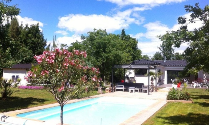 Joyeuse Villa | Moderna villa del sur de Ardèche con piscina (clasificada 4 *)
