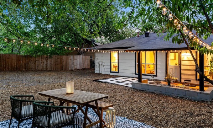 South Manchaca Casa | South Austin Desert Jewel