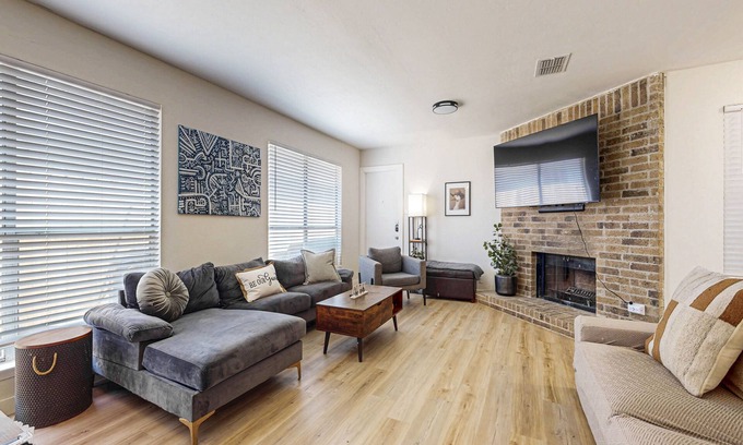 Austin Casa | South Austin home with cozy living room, WIFI, patio, backyard & dog-friendly