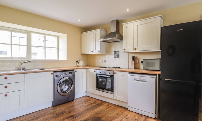 Marybank Cabaña | SOUTH BALACHLADICH, pet friendly, with open fire in Muir Of Ord