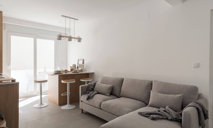 Seixal Apartamento | South Bank 2BR with Coal-Fired Hot Tub and BBQ