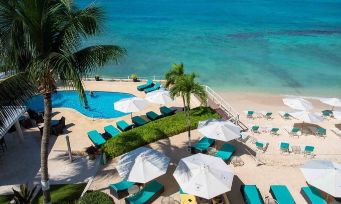 Seven Mile Beach Condominio | South Bay Beach Club - Three Bedroom Beachfront Condos