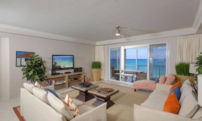 Seven Mile Beach Condominio | South Bay Beach Club - Four Bedroom Beachfront Condos