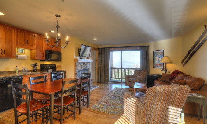Rangeley Condominio | South Branch Condo 15-2 - Saddleback Mountain Ski in Ski out condo