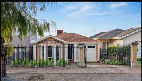 South Brighton Casa | south Brighon 4 mins to beach near cafe shops
