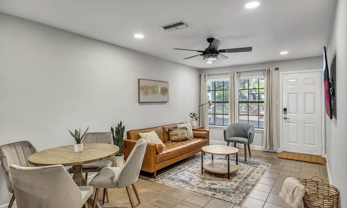 Greater South River City Condominio | South Congress Gated Condo