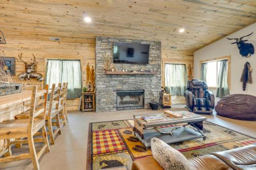 Fedora Casa | South Dakota Nature Getaway with Hot Tub
