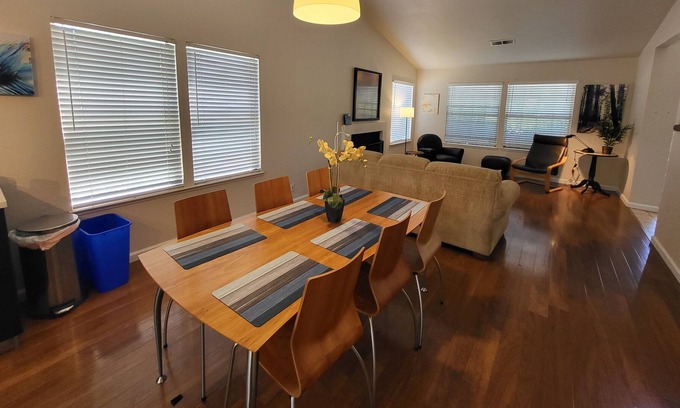 Davis Casa | South Davis Large Townhouse 4 BR/2BA