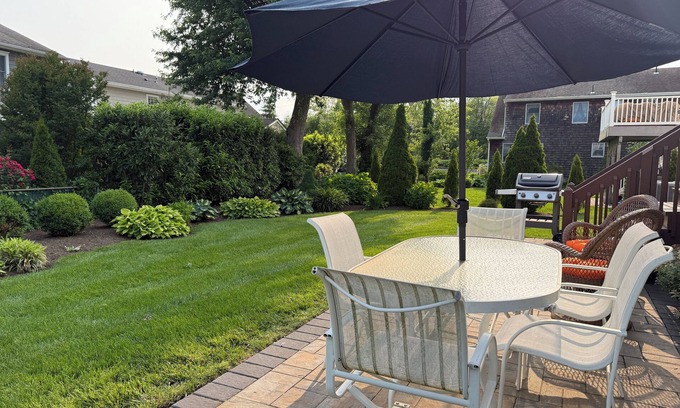 Spring Lake Heights Casa | South End 4BR, 5 pool beach badges, bikes. Shady private yard. sleeps 10