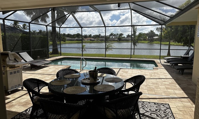 Central Naples Casa | Sur frente a la opinión del lago con piscina climatizada de agua salada, y Lanai / Patio ver video